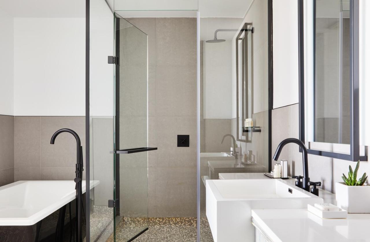 King - One Bedroom Suite w. Balcony at The William Vale