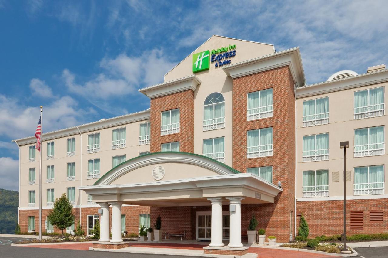 | Holiday Inn Express Hotel & Suites Bethlehem, an IHG Hotel
