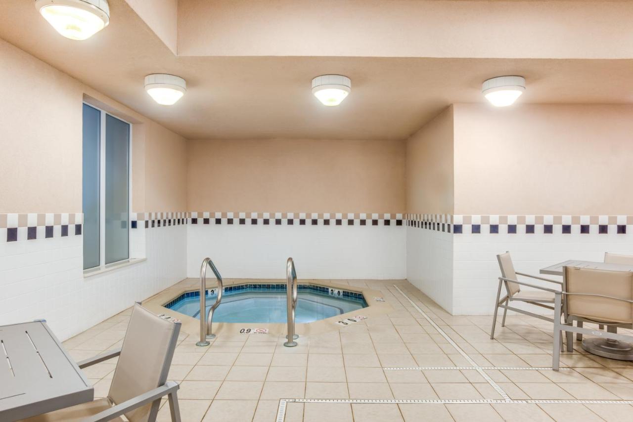 | Holiday Inn Express Hotel & Suites Bethlehem, an IHG Hotel
