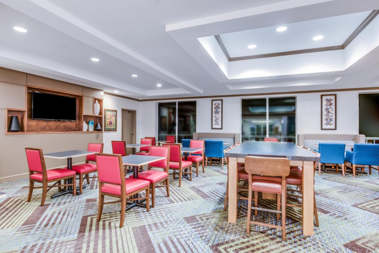 | Holiday Inn Express Hotel & Suites Bethlehem, an IHG Hotel