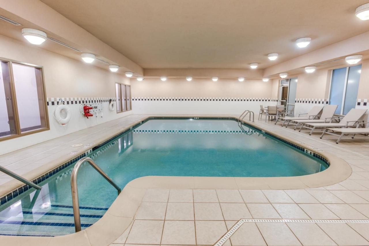 | Holiday Inn Express Hotel & Suites Bethlehem, an IHG Hotel