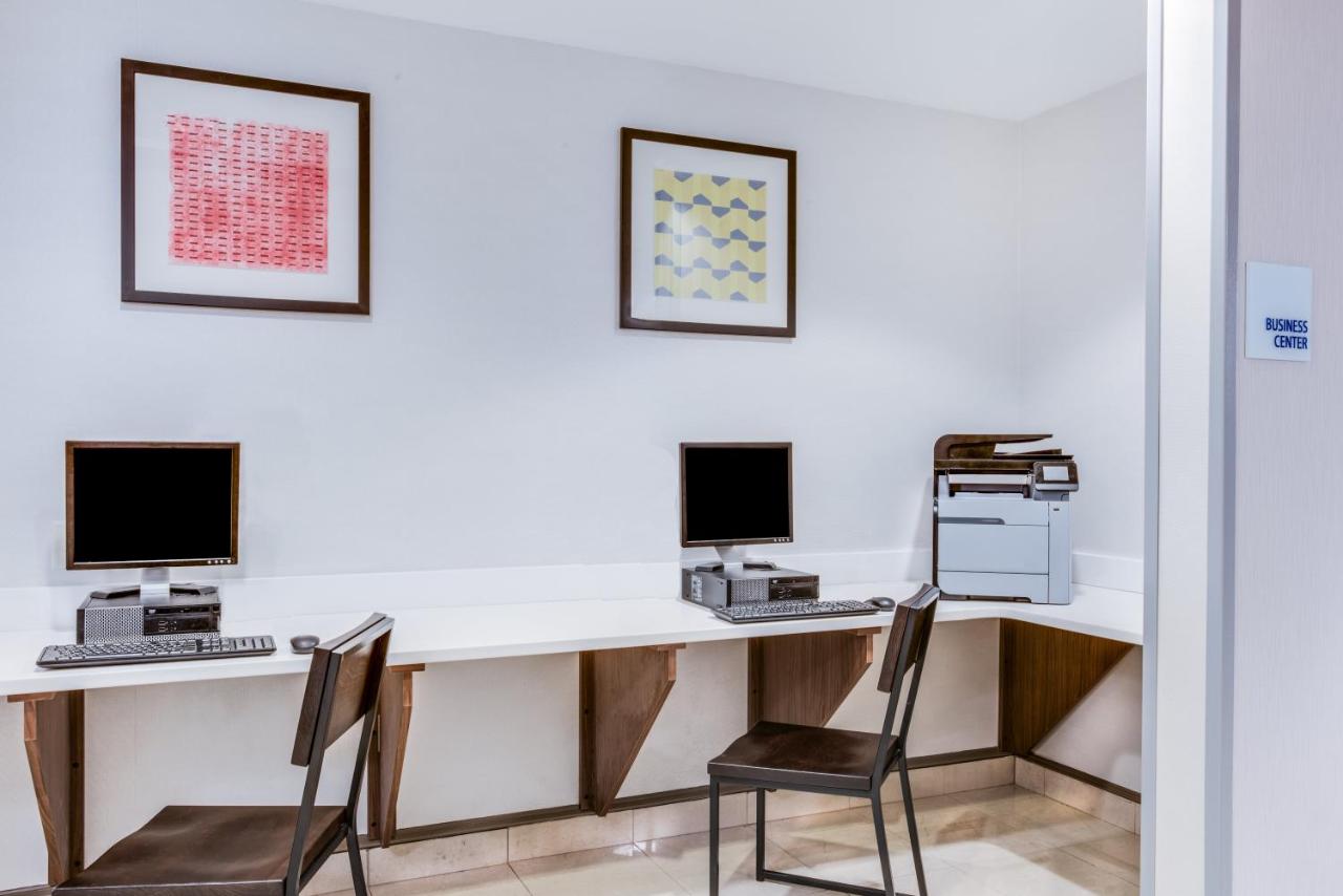 | Holiday Inn Express Hotel & Suites Bethlehem, an IHG Hotel