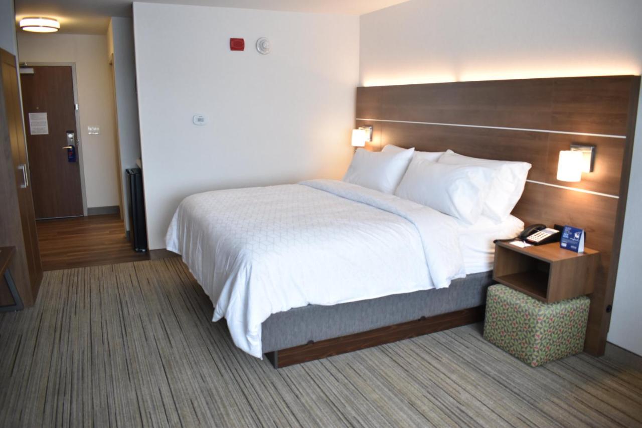 | Holiday Inn Express & Suites - Boston South - Randolph, an IHG Hotel
