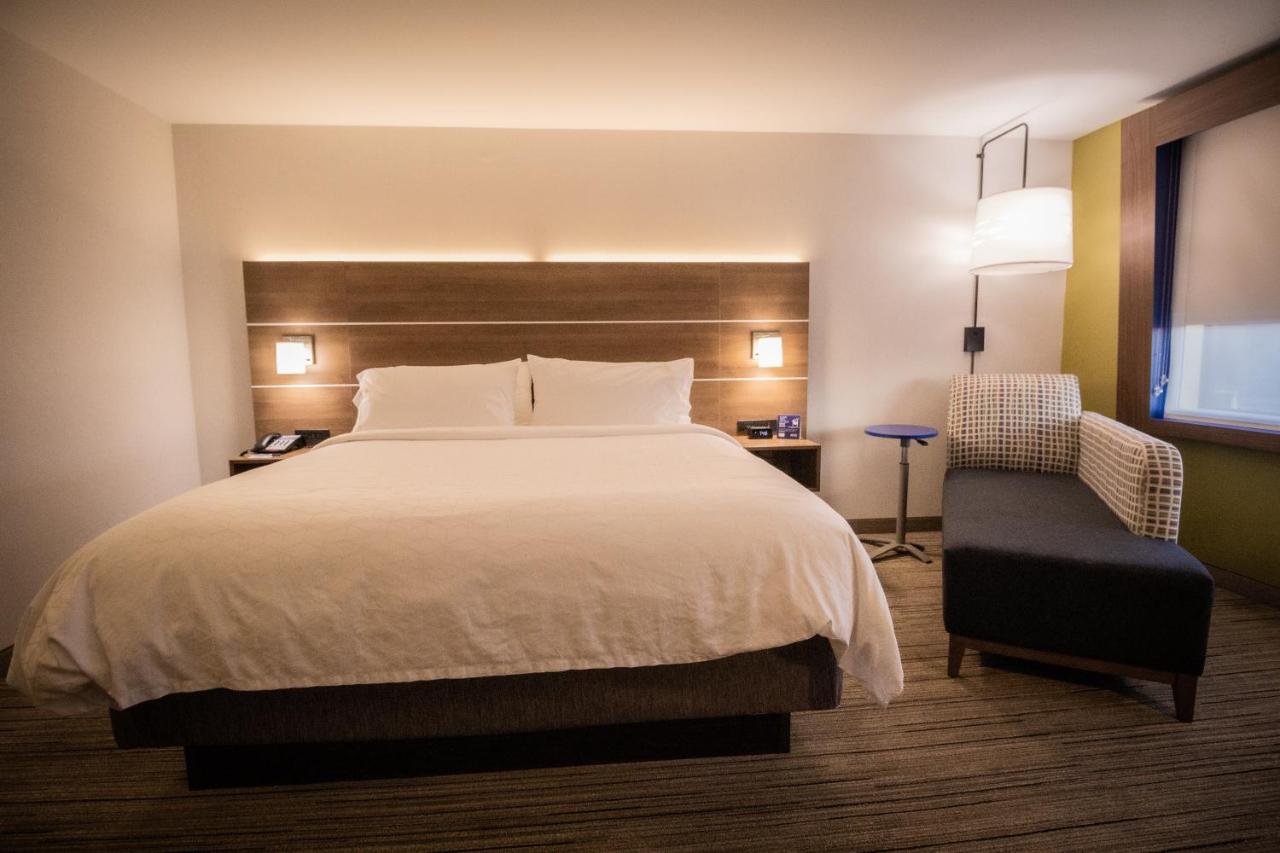 | Holiday Inn Express & Suites - Boston South - Randolph, an IHG Hotel