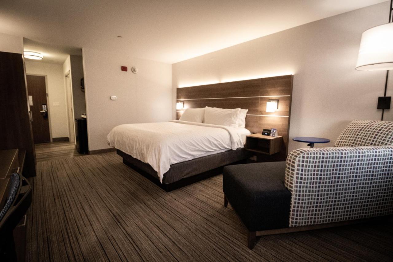 King Room - Hearing Accessible - Non-Smoking at Holiday Inn Express & Suites Boston South - Randolph by IHG