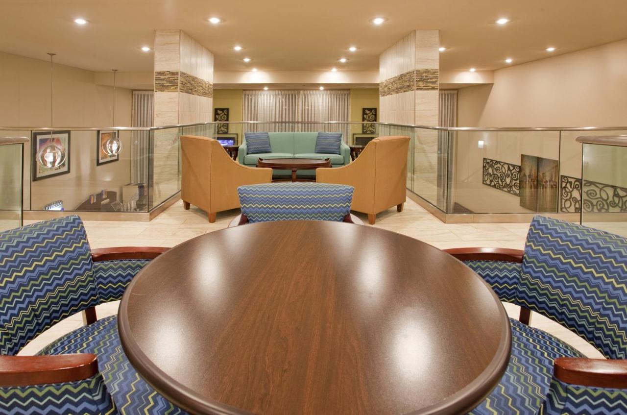  | Holiday Inn Express Hotel & Suites Branson 76 Central