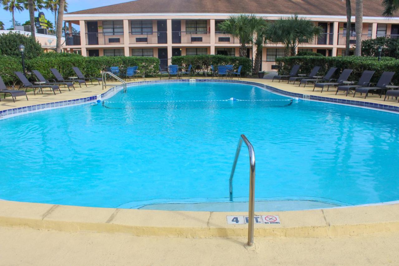  | APM Inn & Suites - Jacksonville