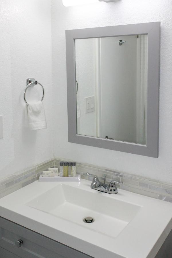  | APM Inn & Suites - Jacksonville