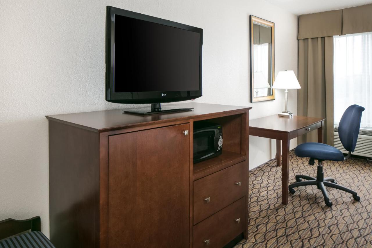  | Holiday Inn Express & Suites Clinton, an IHG Hotel