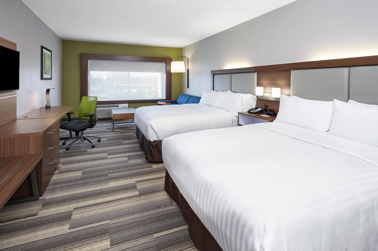 Suite at Holiday Inn Express & Suites Chicago North Shore - Niles, an IHG Hotel