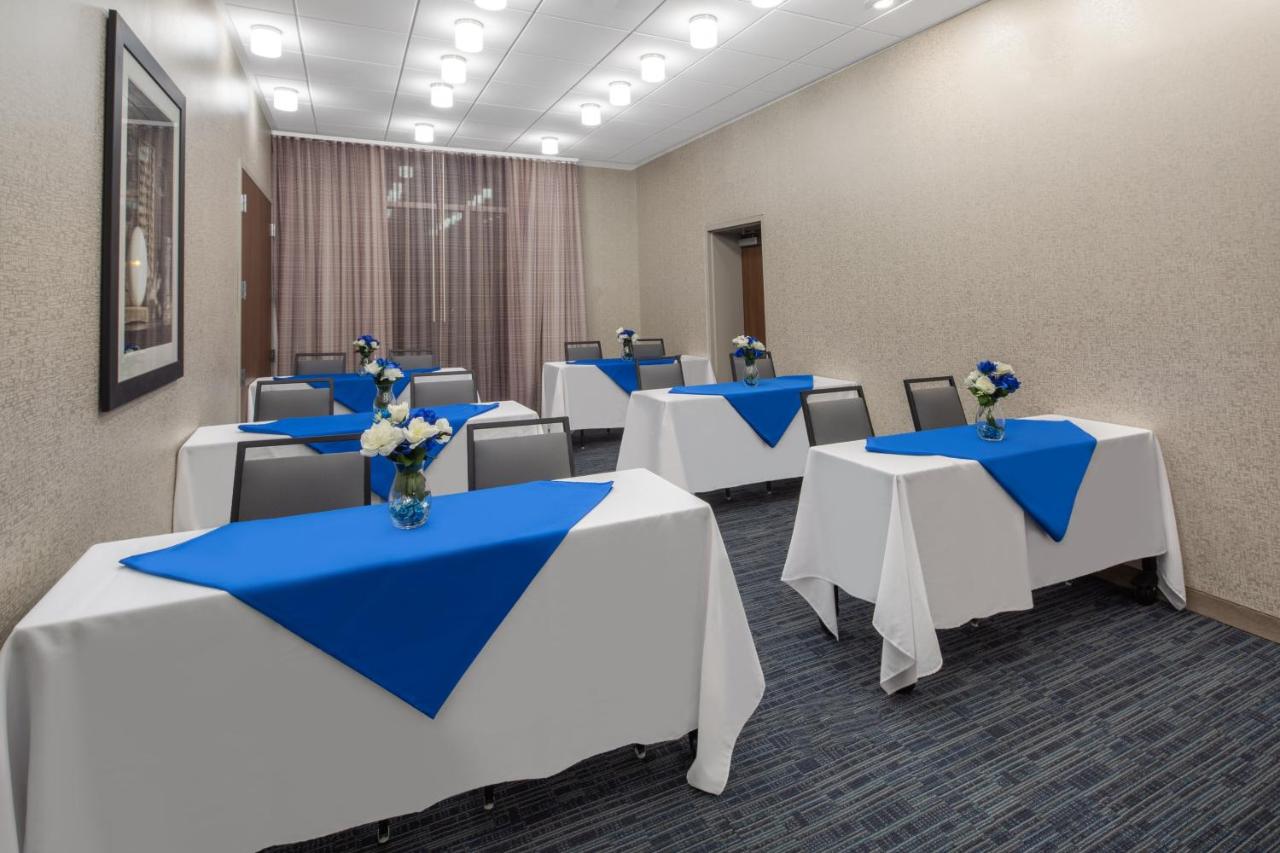 | Holiday Inn Express & Suites - Chico, an IHG Hotel