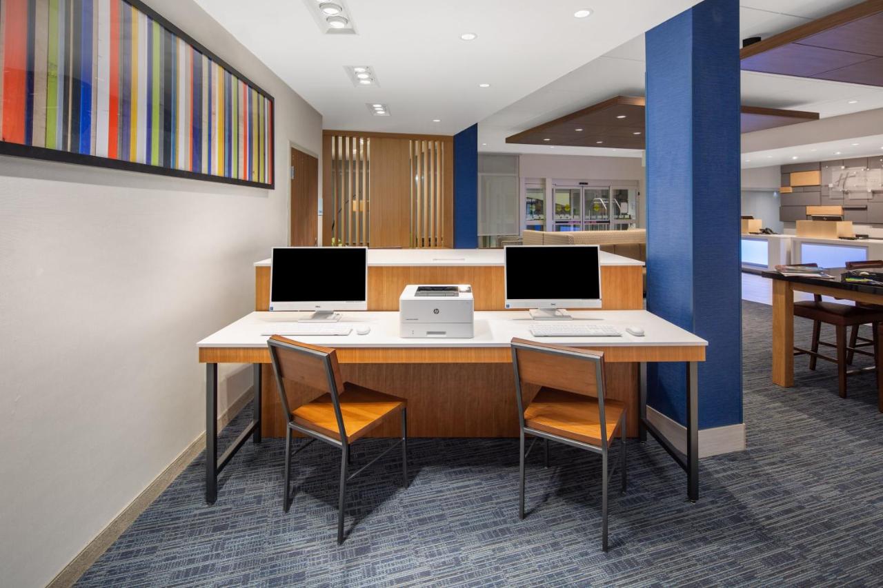 | Holiday Inn Express & Suites - Chico, an IHG Hotel