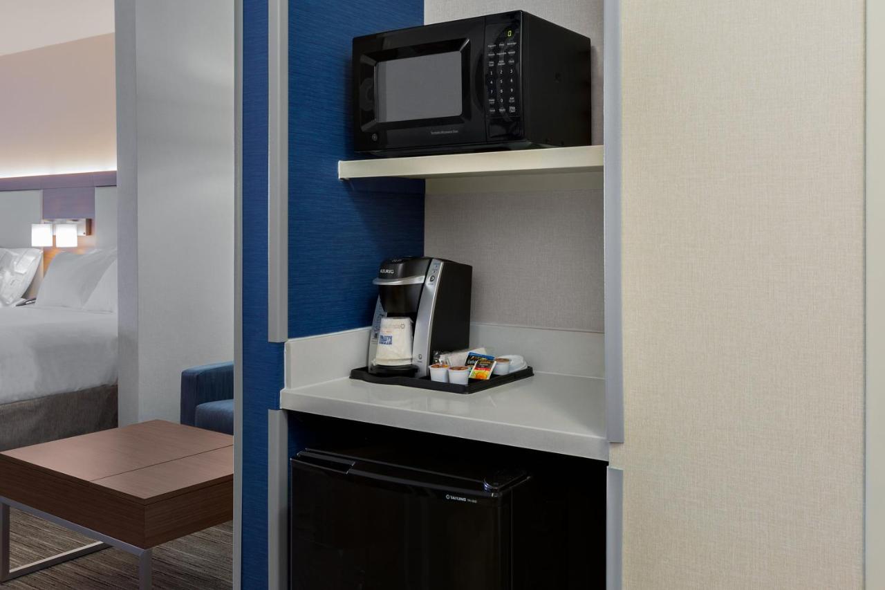 | Holiday Inn Express & Suites - Chico, an IHG Hotel