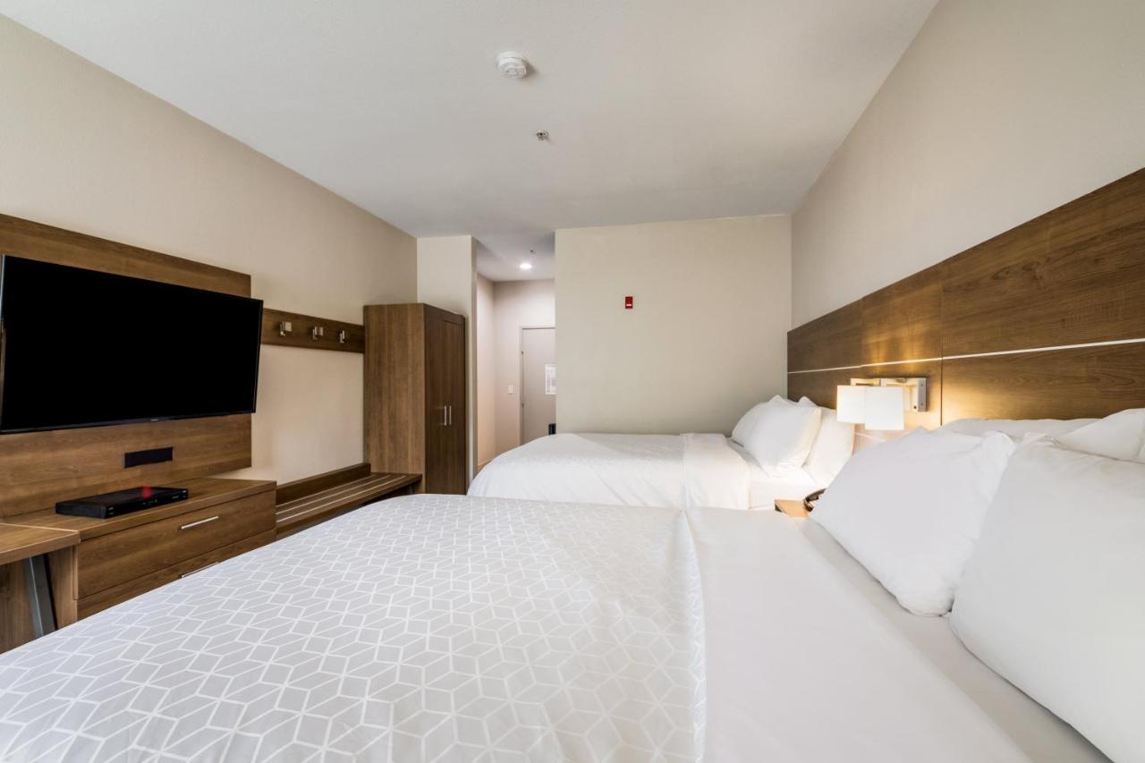 | Holiday Inn Express Hotel & Suites Columbus, an IHG Hotel