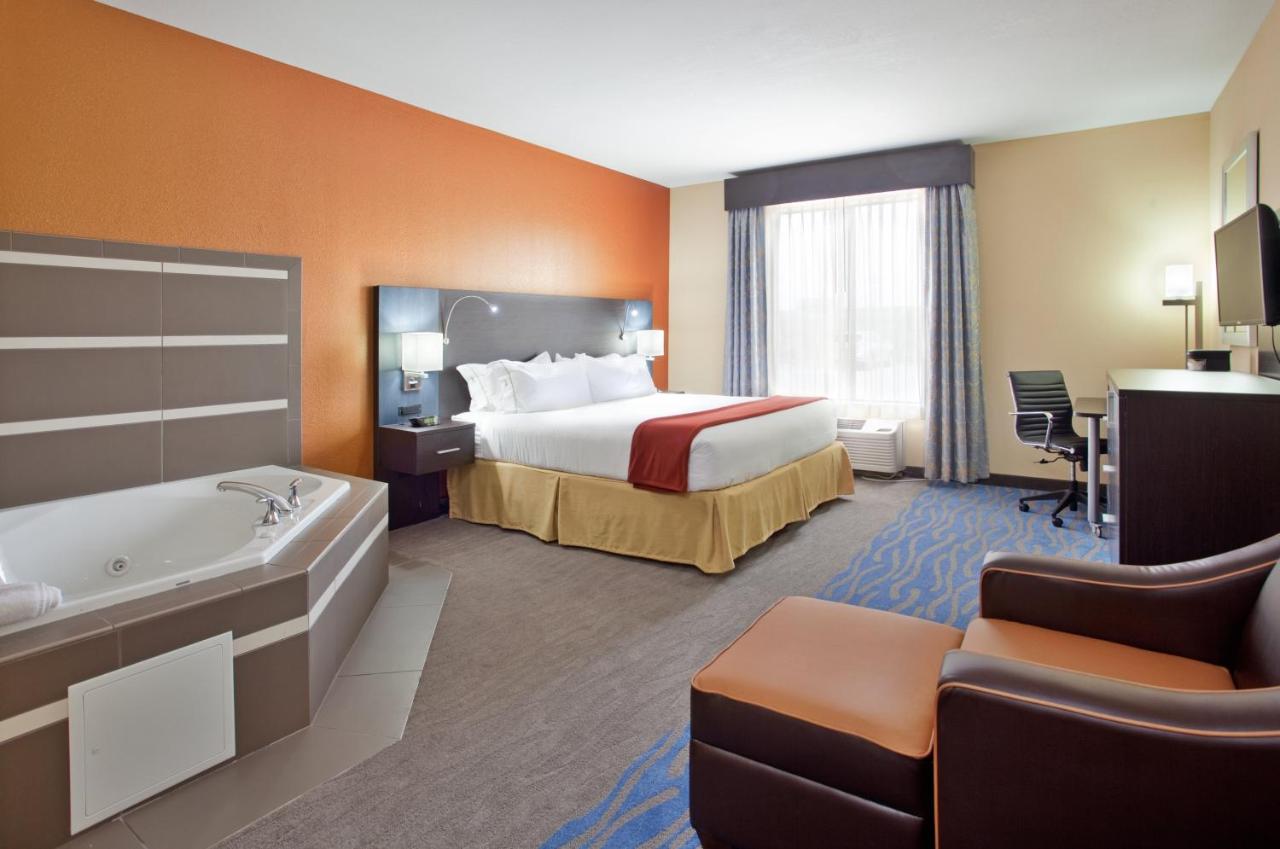| Holiday Inn Express & Suites St Louis Airport, an IHG Hotel