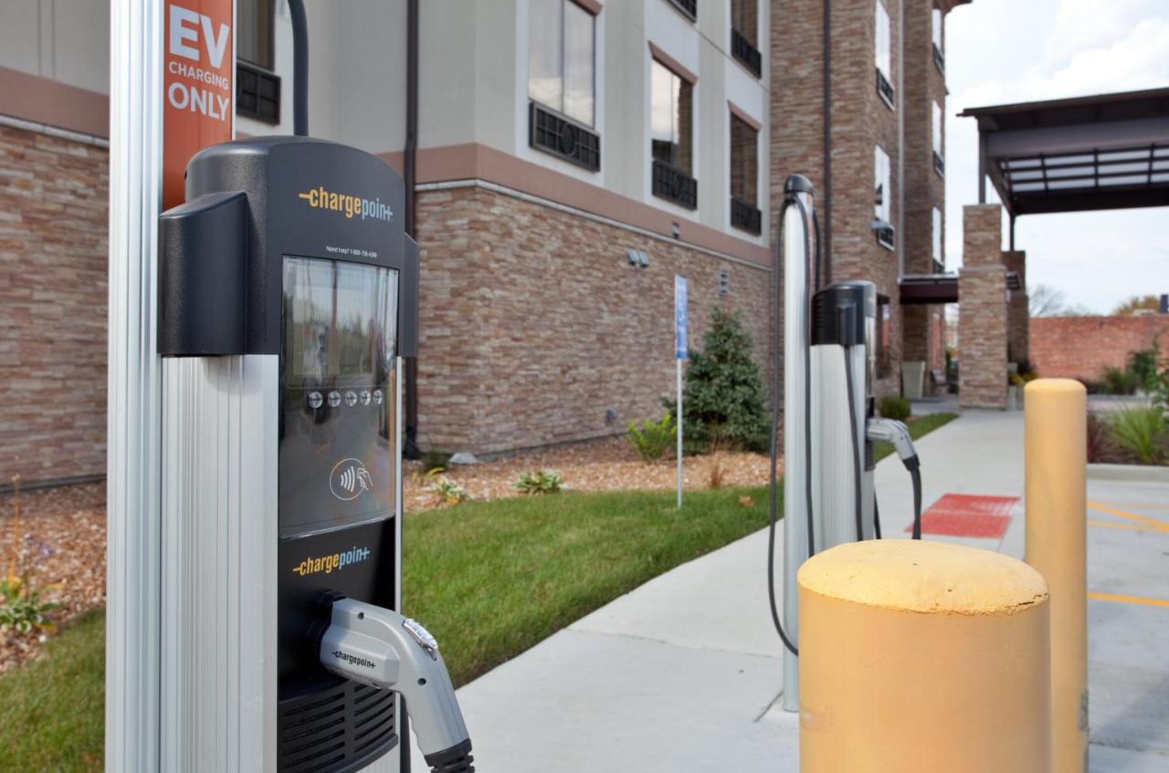 | Holiday Inn Express & Suites St Louis Airport, an IHG Hotel