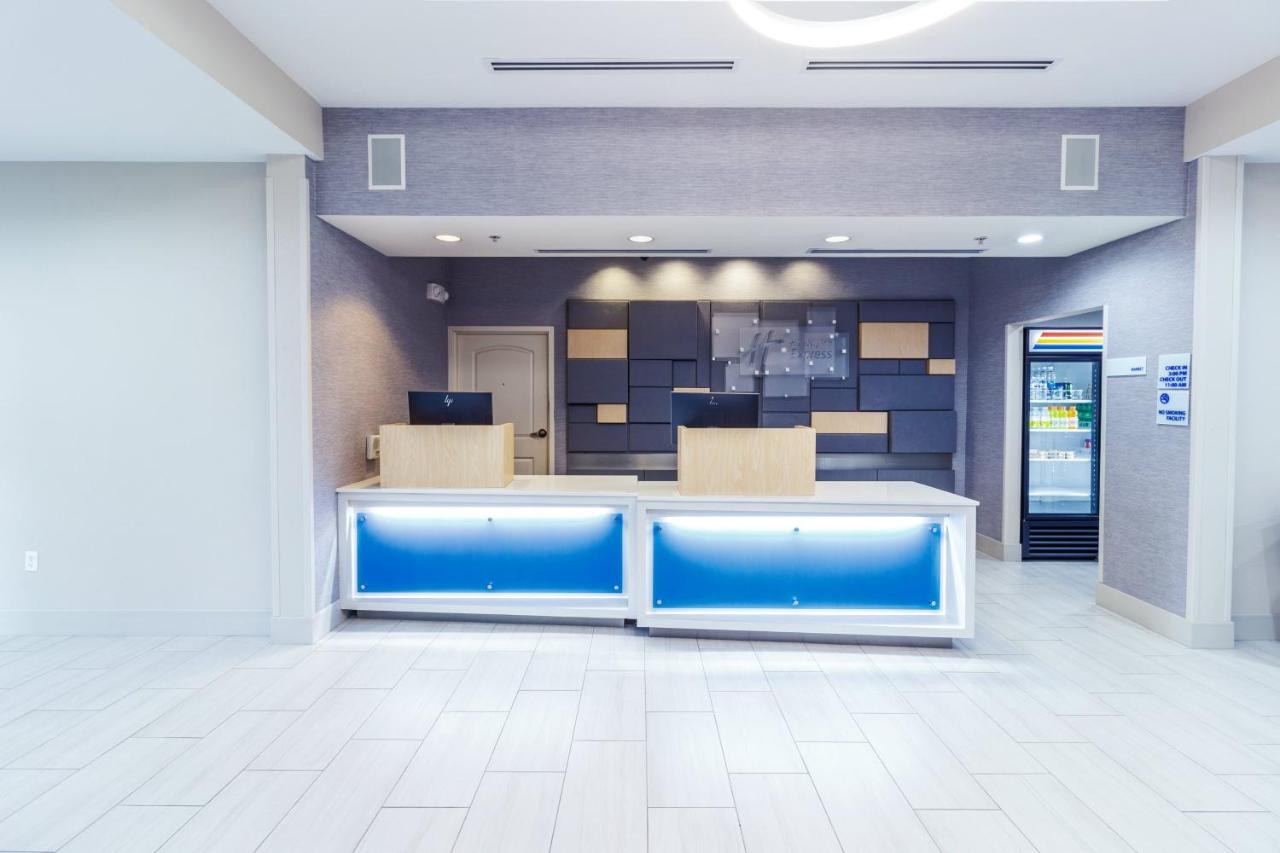 | Holiday Inn Express Hotel & Suites Crestview South I-10, an IHG Hotel