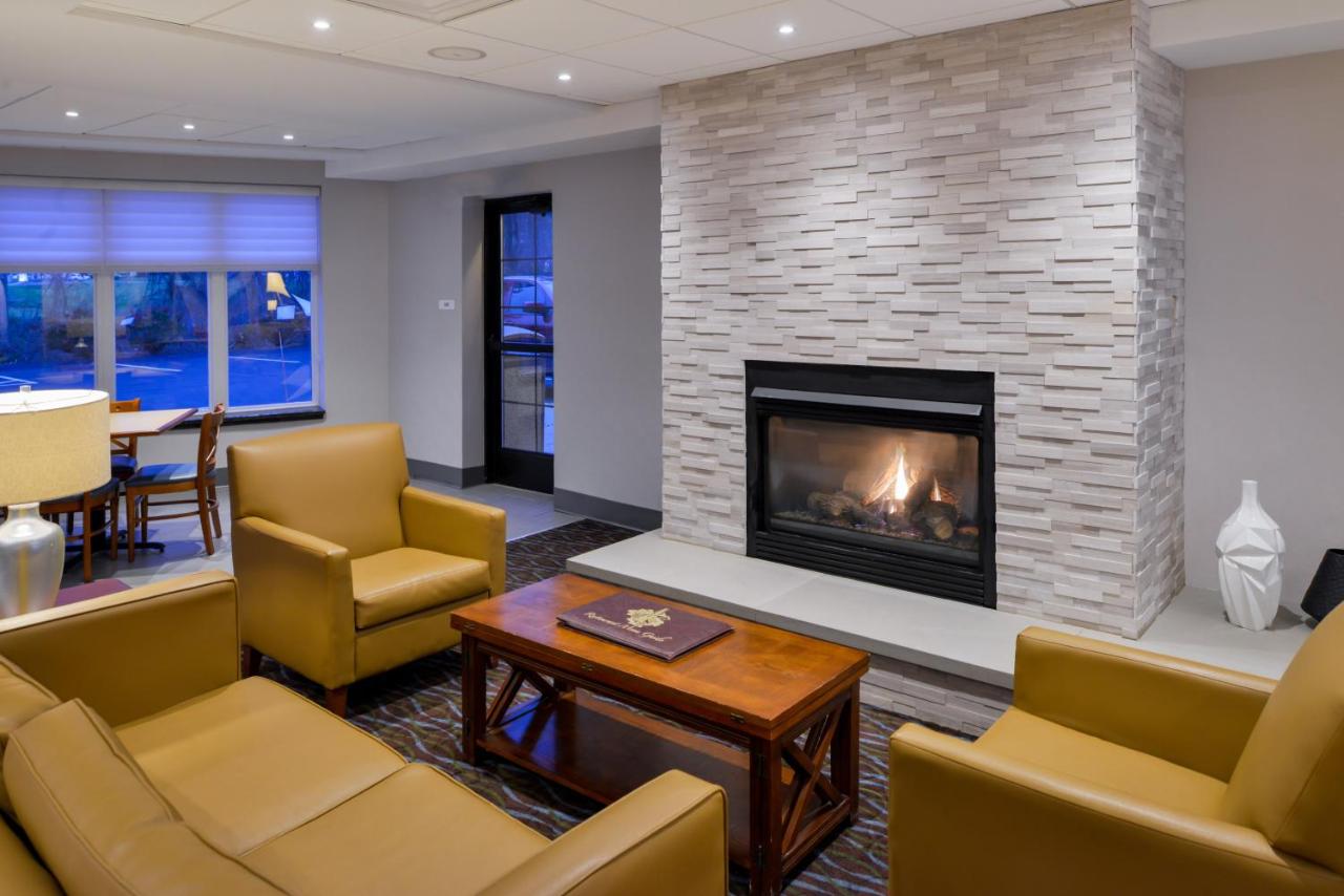 | Holiday Inn Express Hotel & Suites Clifton Park, an IHG Hotel