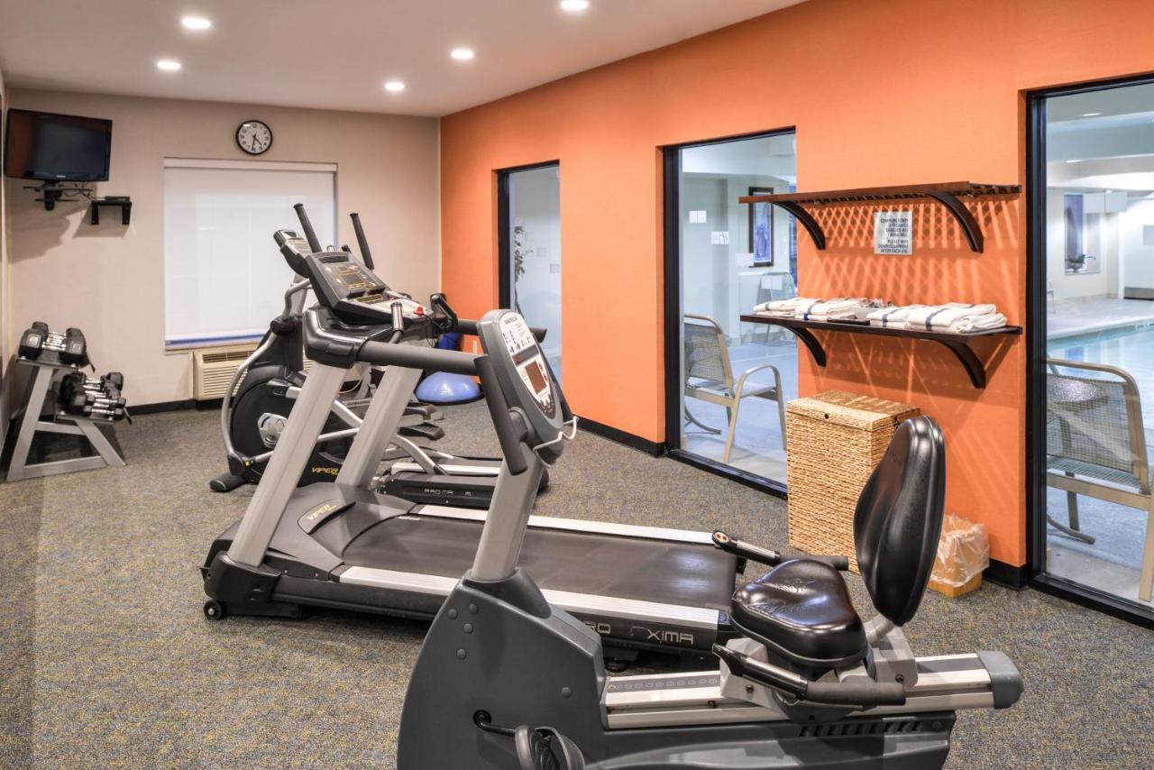 | Holiday Inn Express Hotel & Suites Clifton Park, an IHG Hotel