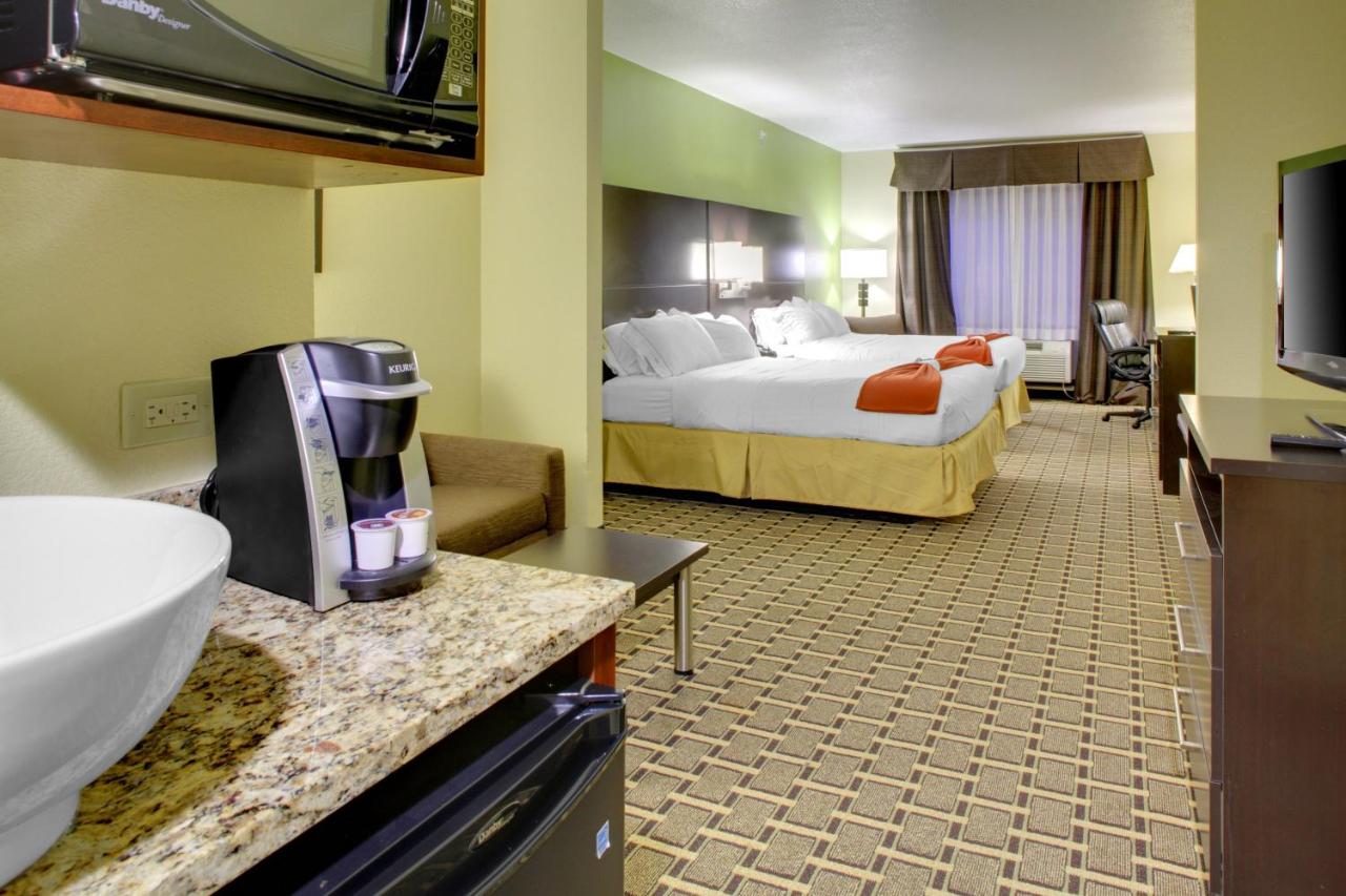  | Holiday Inn Express Hotel & Suites Cross Lanes