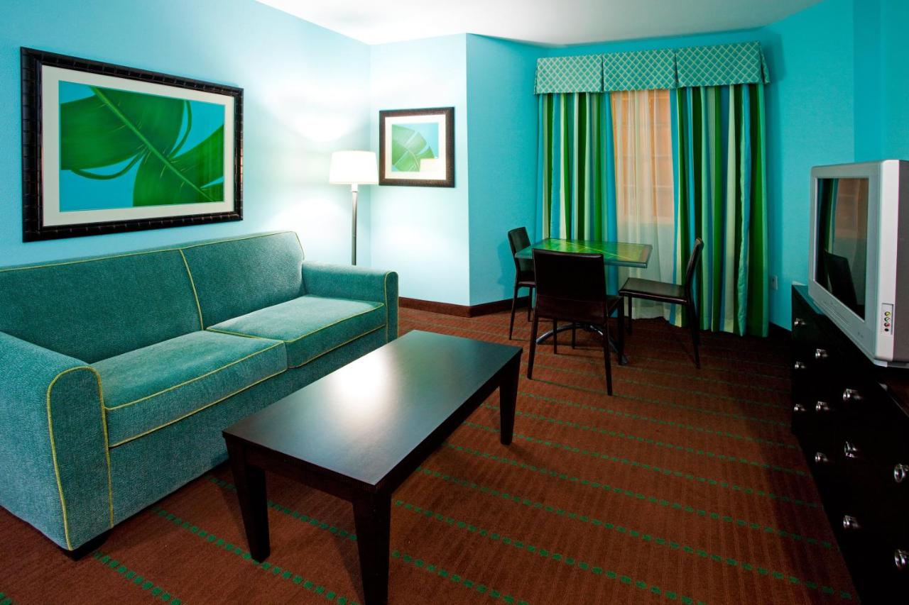Deluxe King Room - Mobility Access at Holiday Inn & Suites Ocala Conference Center by IHG