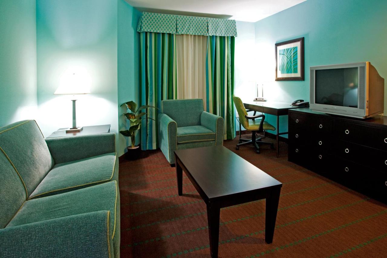 Queen Suite at Holiday Inn & Suites Ocala Conference Center by IHG