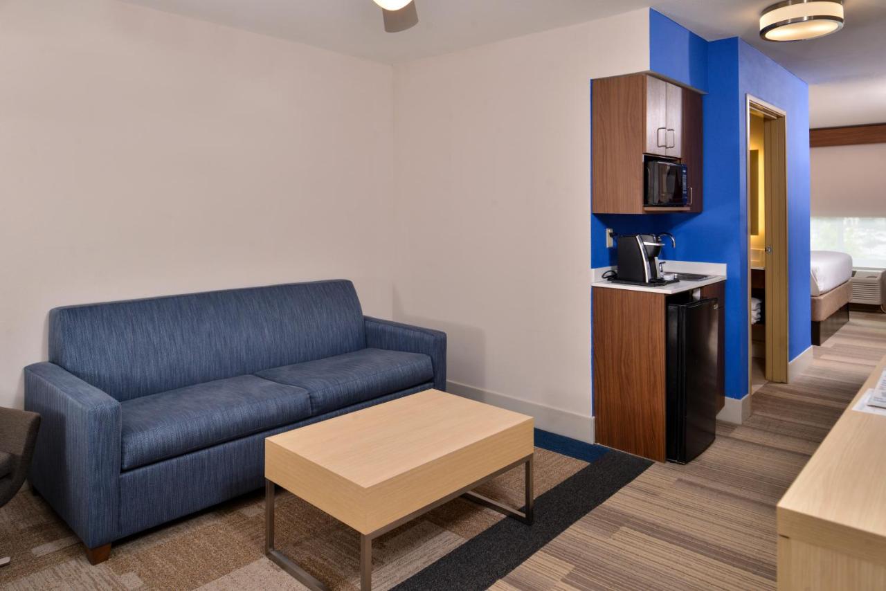 | Holiday Inn Express Hotel & Suites Cincinnati - Mason, an IHG Hotel