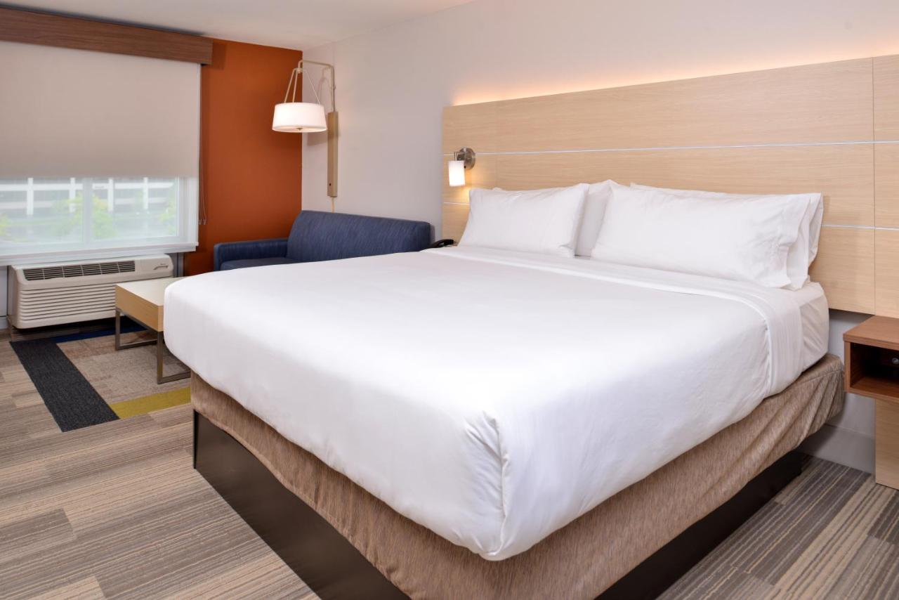 | Holiday Inn Express Hotel & Suites Cincinnati - Mason, an IHG Hotel