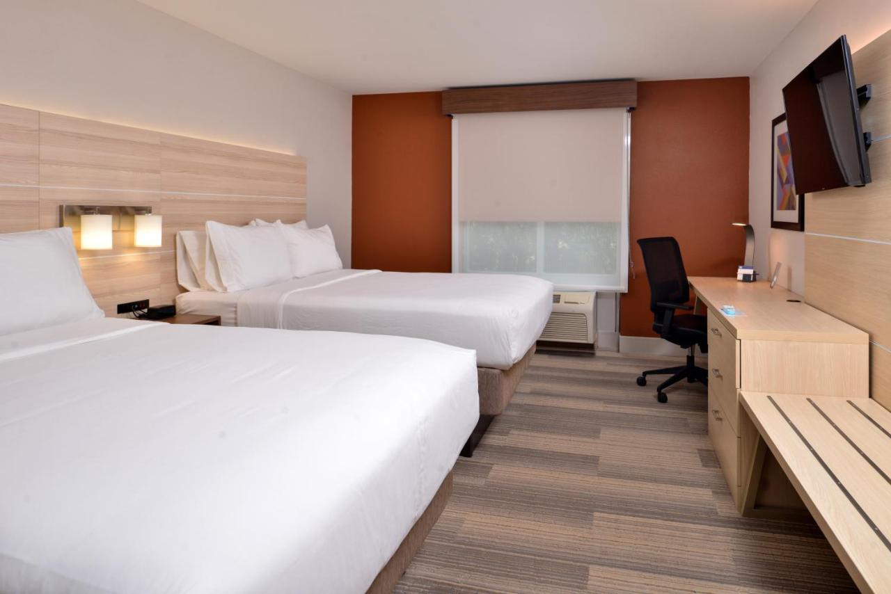 | Holiday Inn Express Hotel & Suites Cincinnati - Mason, an IHG Hotel