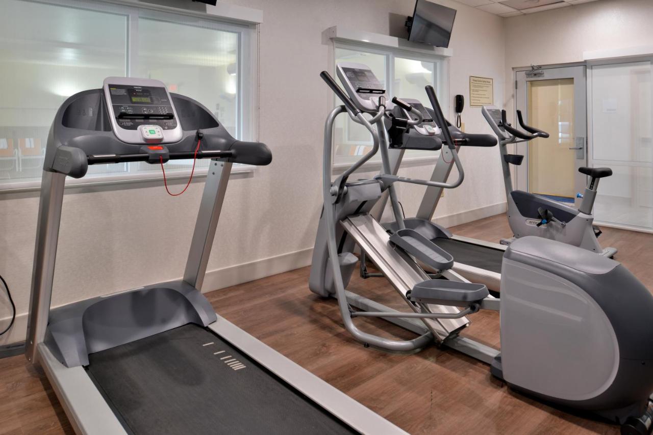 | Holiday Inn Express Hotel & Suites Cincinnati - Mason, an IHG Hotel