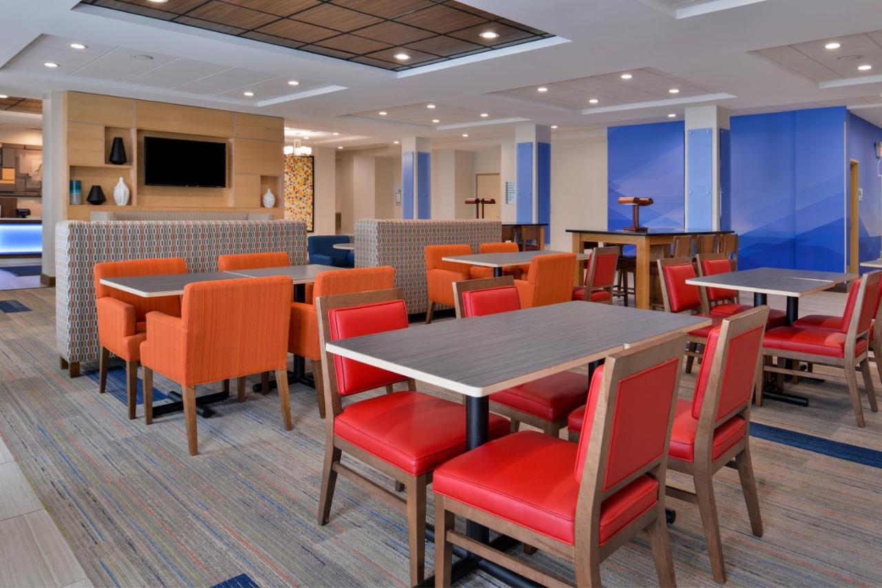 | Holiday Inn Express Hotel & Suites Cincinnati - Mason, an IHG Hotel