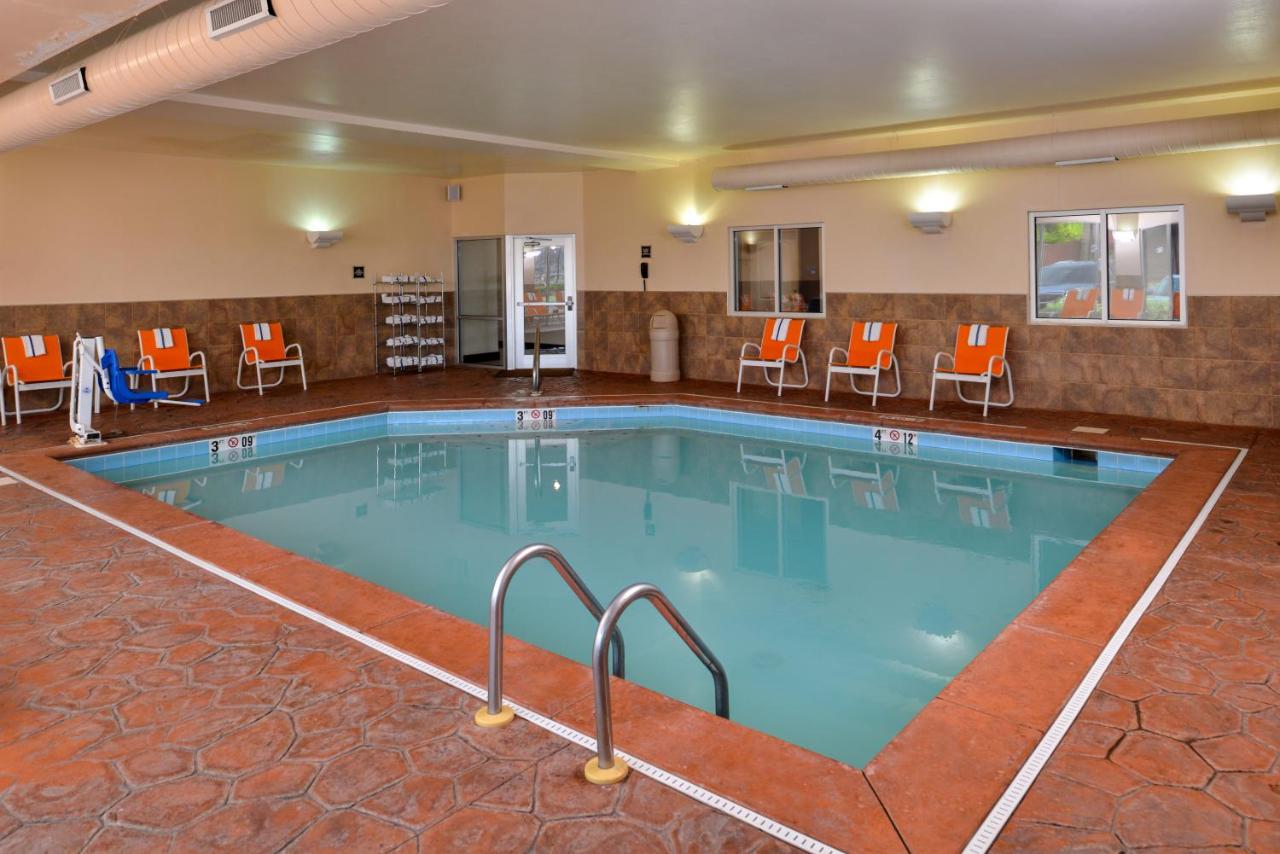 | Holiday Inn Express Hotel & Suites Cincinnati - Mason, an IHG Hotel