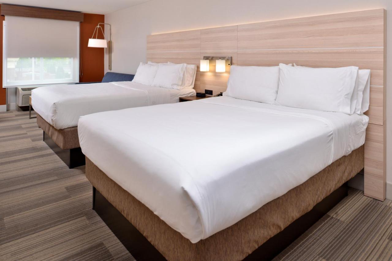 | Holiday Inn Express Hotel & Suites Cincinnati - Mason, an IHG Hotel