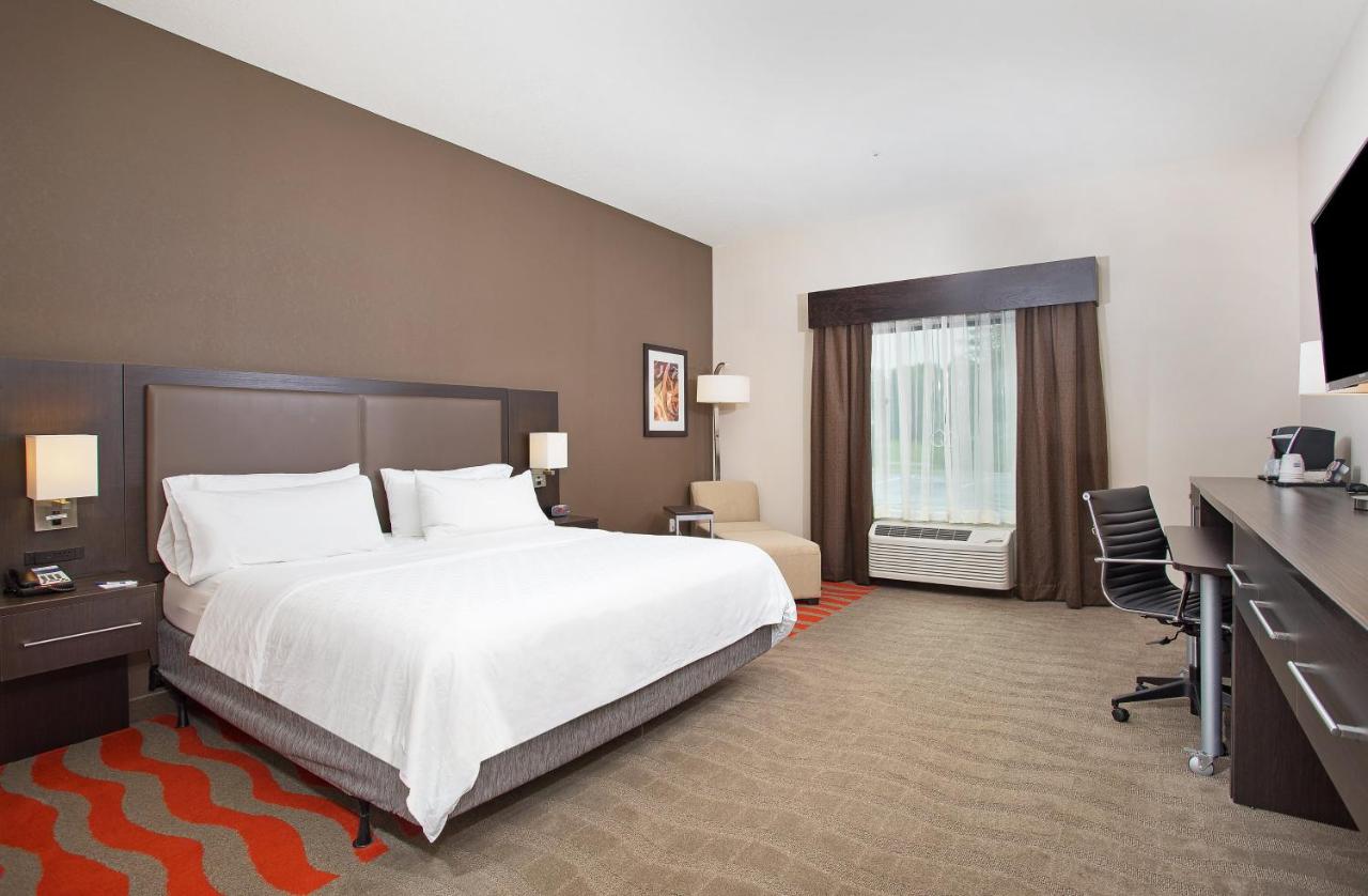 Suite - Hearing Accessible at Holiday Inn Express & Suites Glasgow by IHG