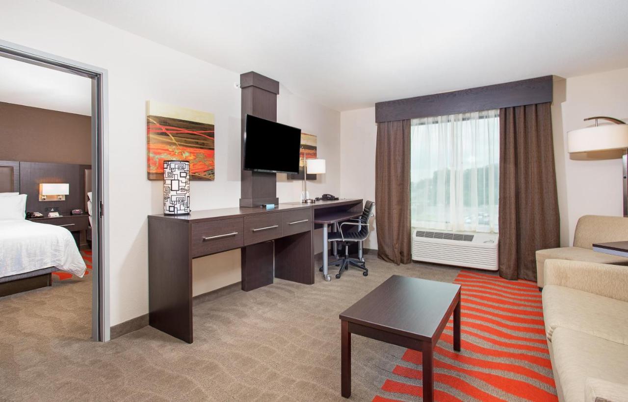 Executive Suite at Holiday Inn Express & Suites Glasgow by IHG