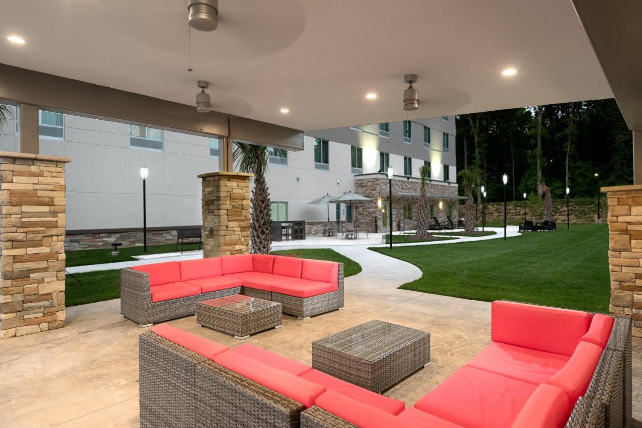 | Holiday Inn Express & Suites Charlotte Airport, an IHG Hotel
