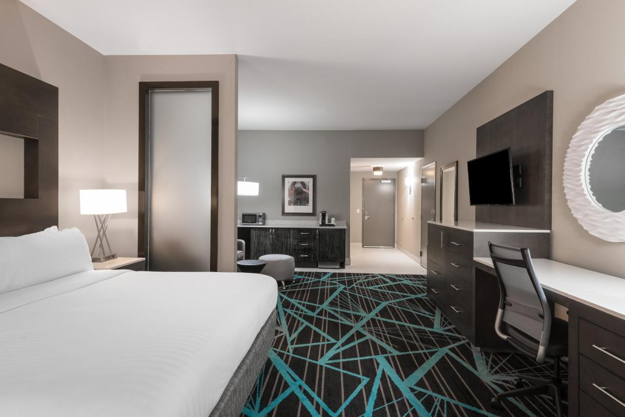  | Holiday Inn Express & Suites Charlotte Airport