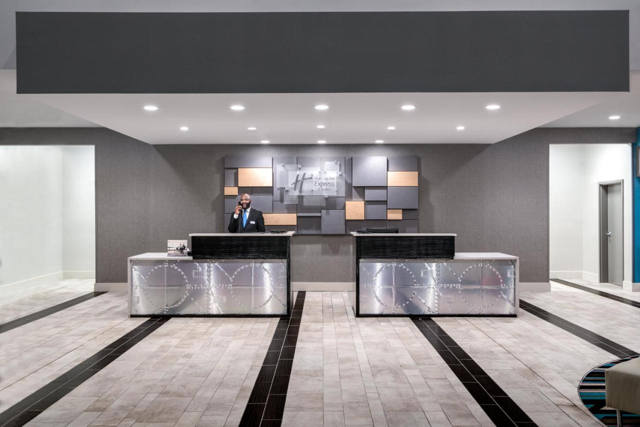 | Holiday Inn Express & Suites Charlotte Airport, an IHG Hotel