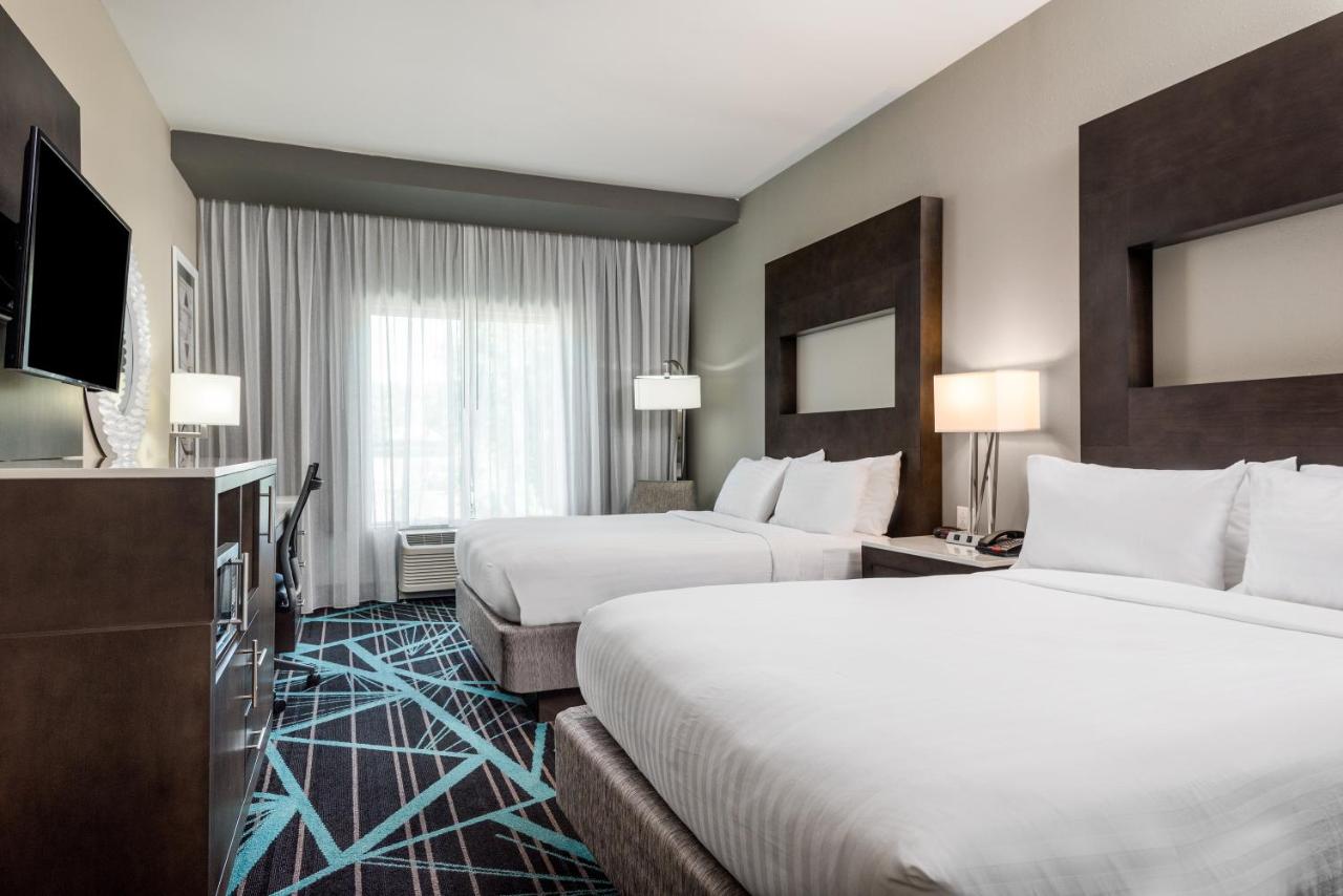 | Holiday Inn Express & Suites Charlotte Airport, an IHG Hotel