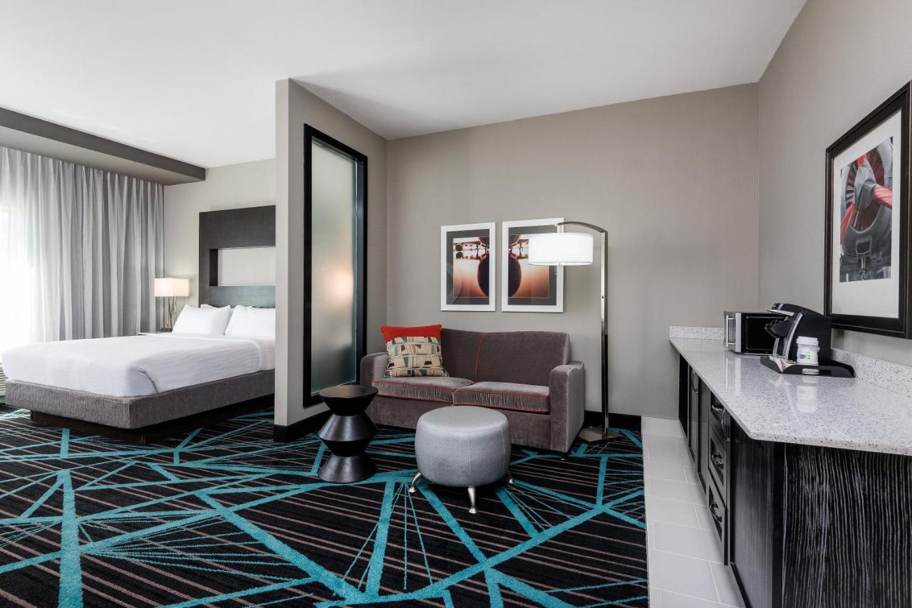 King Suite - Non-Smoking at Holiday Inn Express & Suites Charlotte Airport by IHG