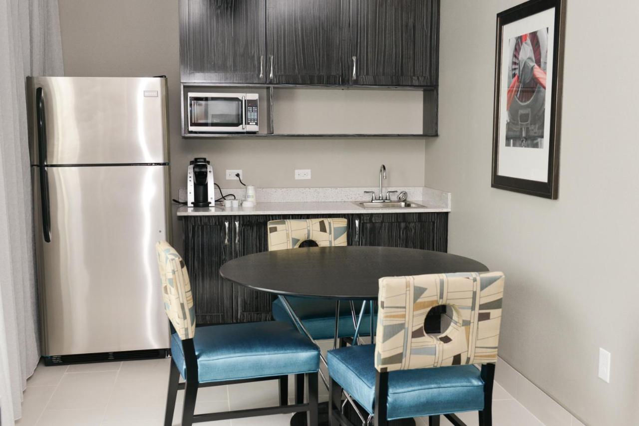  | Holiday Inn Express & Suites Charlotte Airport, an IHG Hotel