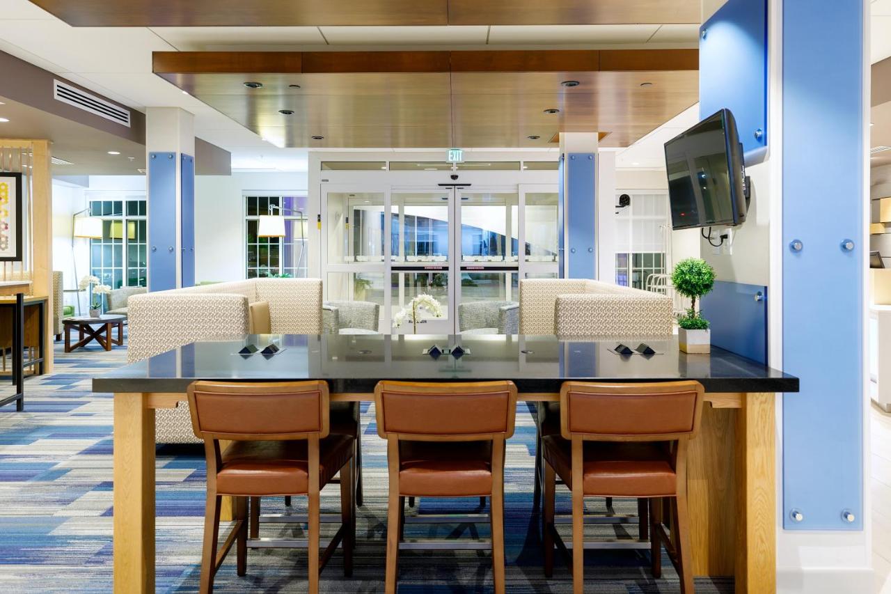 | Holiday Inn Express & Suites Sturbridge, an IHG Hotel
