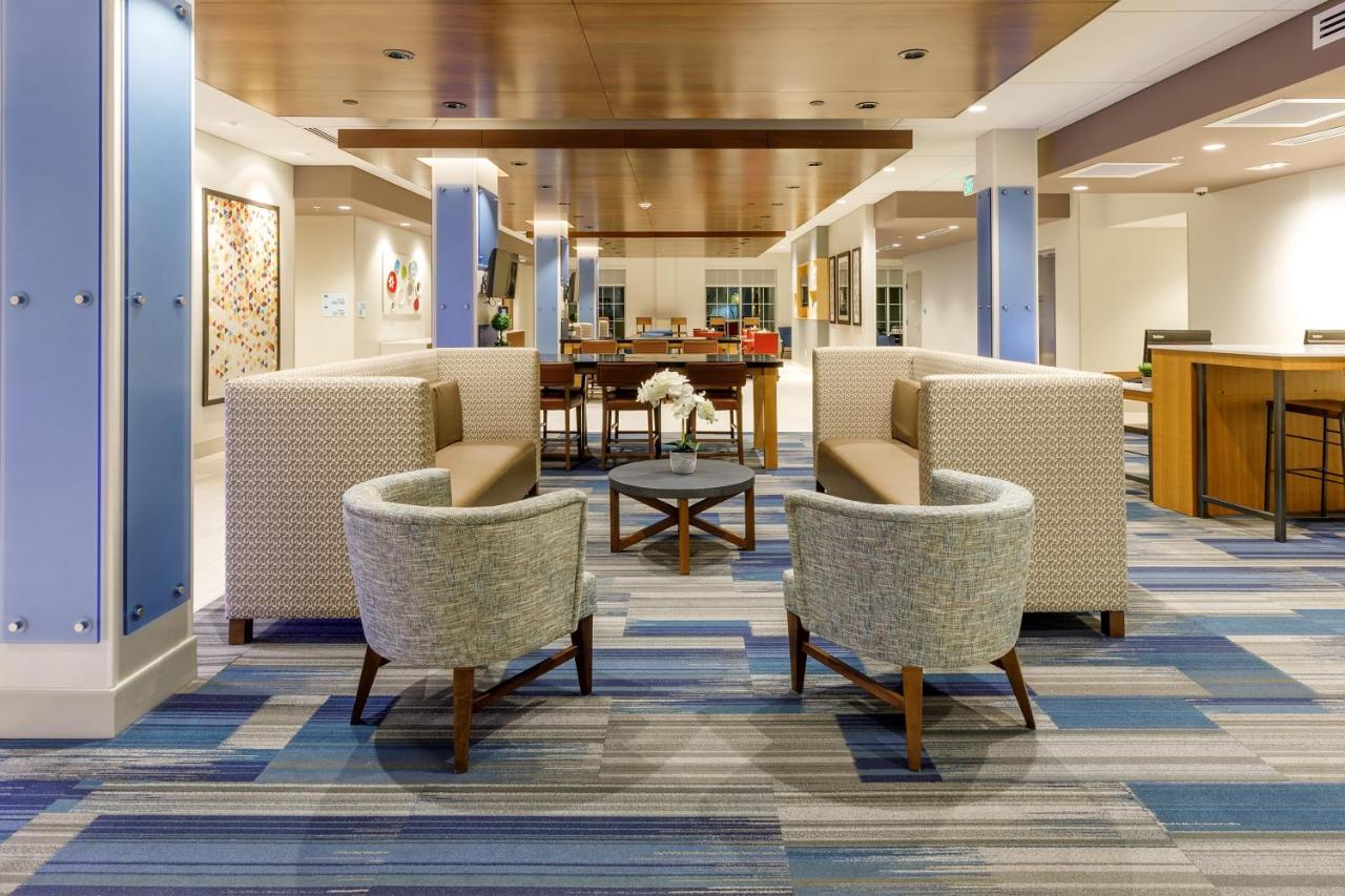| Holiday Inn Express & Suites Sturbridge, an IHG Hotel