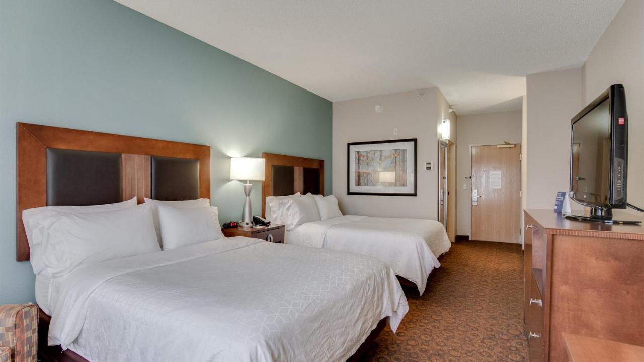 Queen Room with Two Queen Beds at Holiday Inn Express Hotel & Suites St. Cloud by IHG