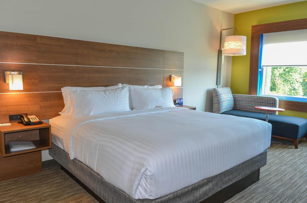 | Holiday Inn Express & Suites Charlotte NE - University Area