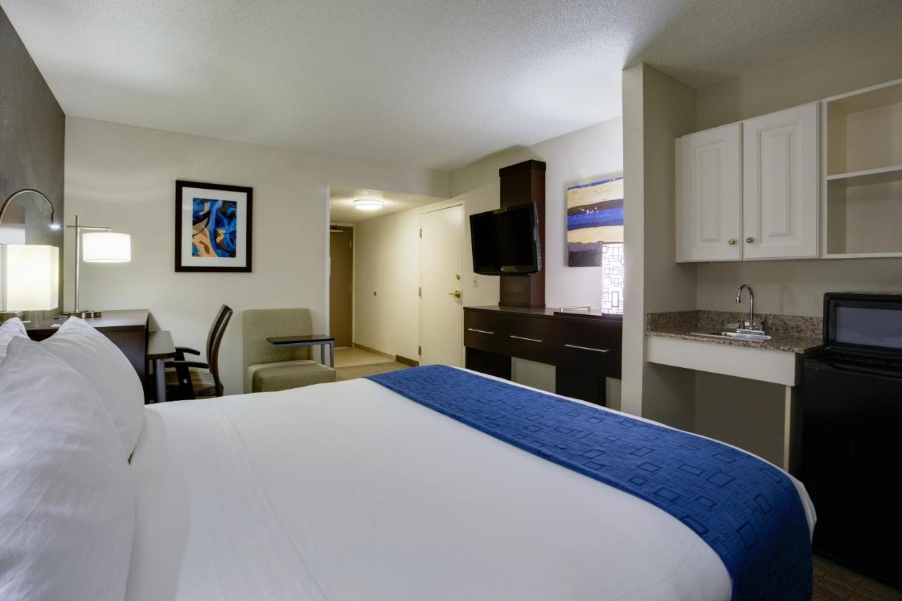 King Room - Disability Access/Non-Smoking at Holiday Inn Express Hotel & Suites Meadowlands Area by IHG