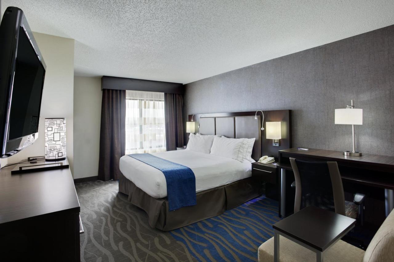 King Room - Disability Access/Non-Smoking at Holiday Inn Express Hotel & Suites Meadowlands Area by IHG