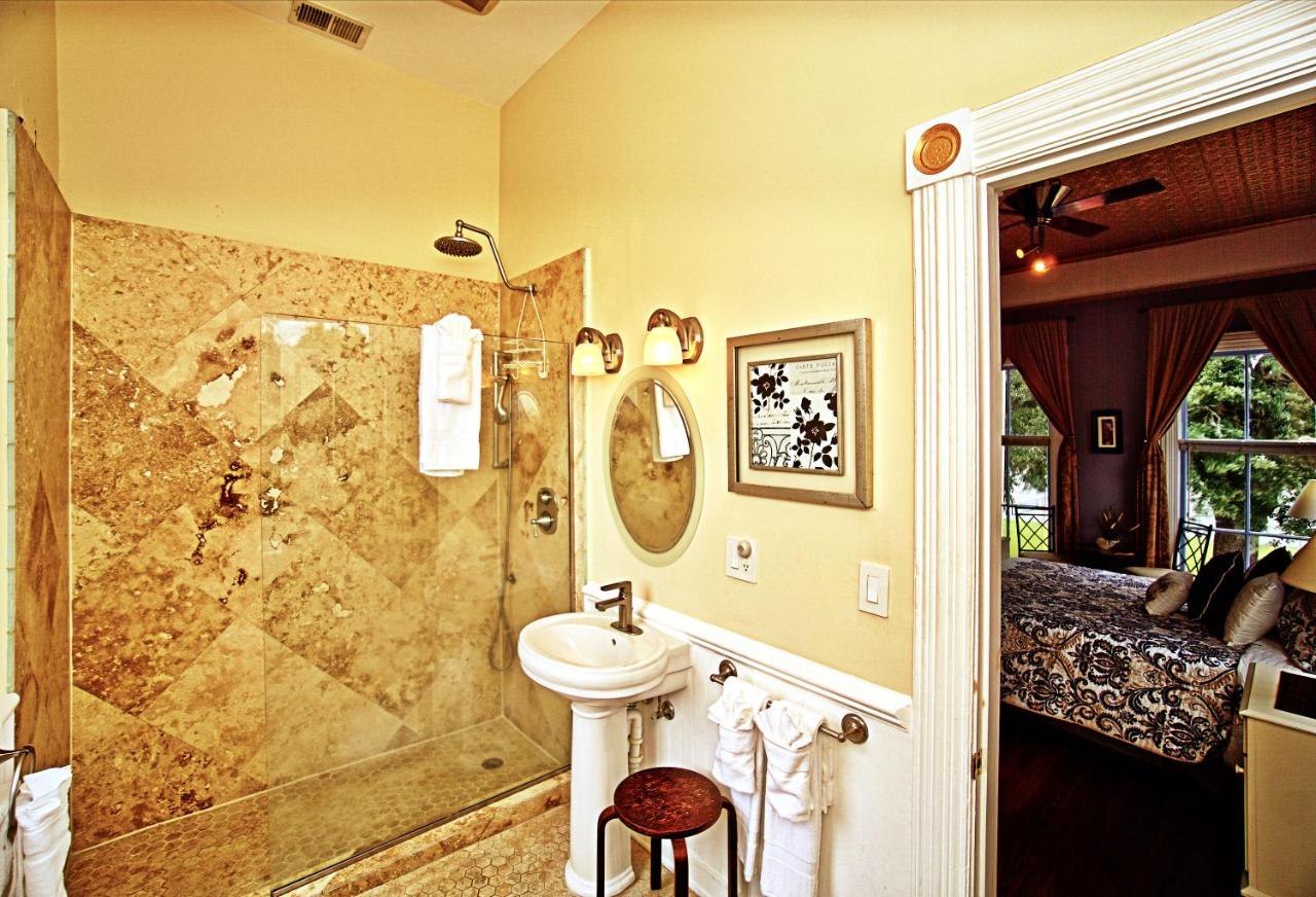 | Huge Victorian Beauty Overlooking Forsyth Park