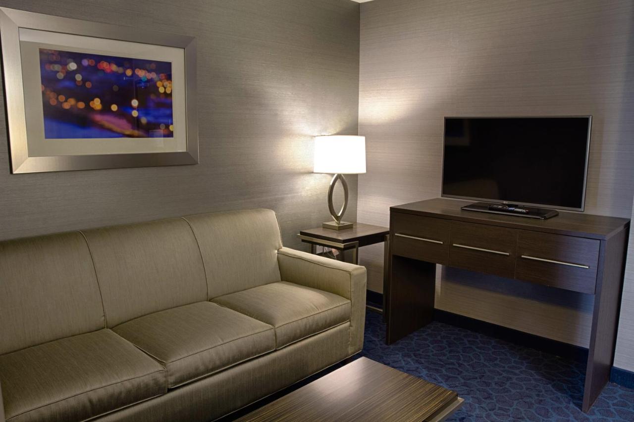 Executive King Suite at Holiday Inn Express & Suites Sidney by IHG