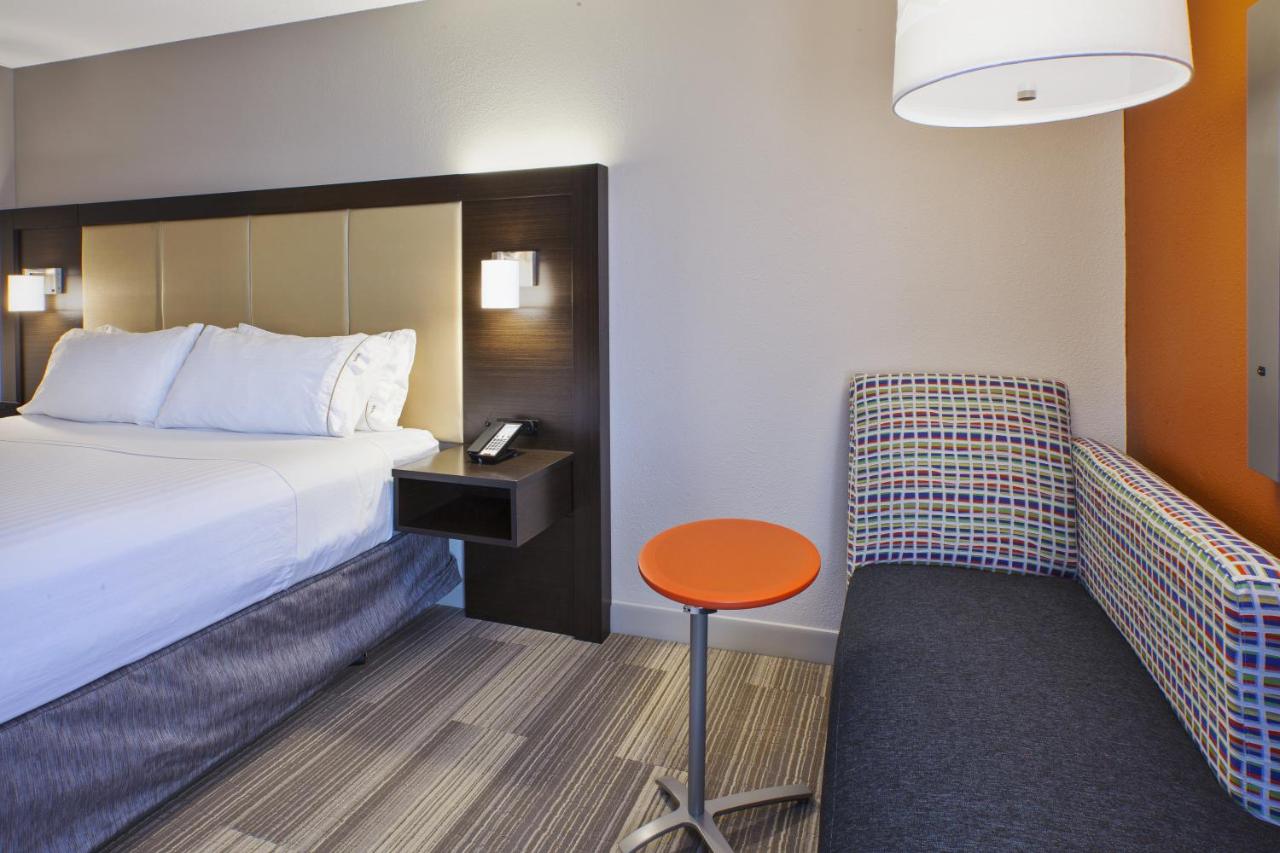  | Holiday Inn Express & Suites Chicago-Midway Airport, an IHG Hotel